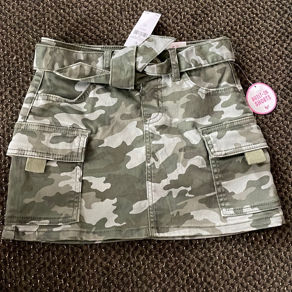 Justice girls size 8 camo skirt